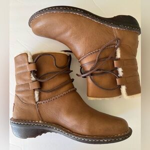 UGG Brown Leather Women's Boots size 8 like new